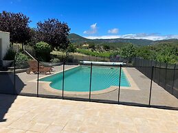 Villa With Private Pool and Jacuzzi