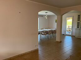 Villa With Private Pool and Jacuzzi