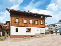 Large Holiday Home Right in the Center