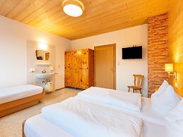 Large Holiday Home Right in the Center