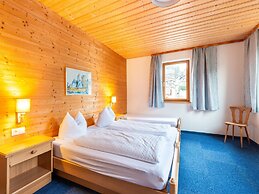 Large Holiday Home Right in the Center