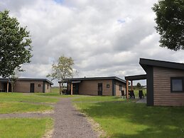 Spacious Chalet in a Rural Location Near Giethoorn