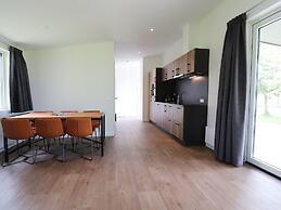 Spacious Chalet in a Rural Location Near Giethoorn