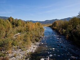 Belvilla by OYO Spacious Home Surrounded by Nature