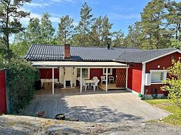 6 Person Holiday Home in Djurhamn