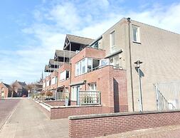 Cozy Apartment Near the Dike and Center