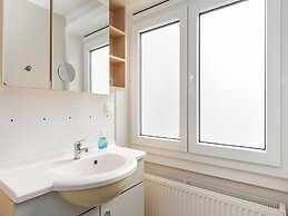 Cozy Apartment Near the Dike and Center