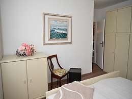 Vintage Style Apartment With Balcony/terrace