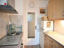 Vintage Style Apartment With Balcony/terrace