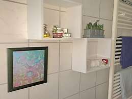 Vintage Style Apartment With Balcony/terrace