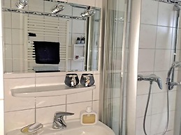 Vintage Style Apartment With Balcony/terrace