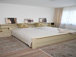 Vintage Style Apartment With Balcony/terrace