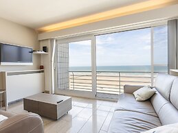 Spacious Apartment With Seaview