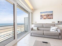 Spacious Apartment With Seaview