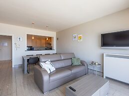 Spacious Apartment With Seaview