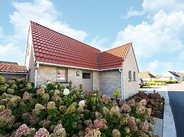 Cozy Polder House on the Westhinder Domain