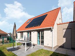 Cozy Polder House on the Westhinder Domain