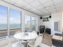 Beautiful Rooftop Apartment With sea View