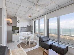 Beautiful Rooftop Apartment With sea View