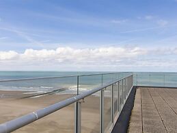 Beautiful Rooftop Apartment With sea View