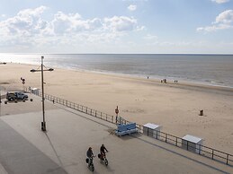 Nice Apartment With Shared Pool