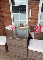 Sky Blue Comfortable Holiday Residence