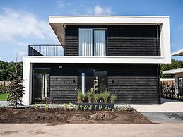 Water Villa With Garden and Jetty Near Harderwijk
