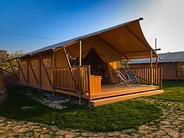 Nice Tent With Swimming Pool