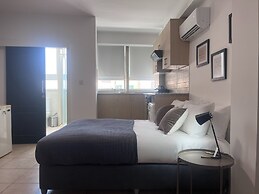 Phaedrus Living Hoopoe Residencies 206