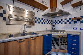 YiD elegant near tramvia