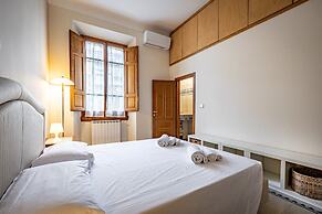 YiD elegant near tramvia