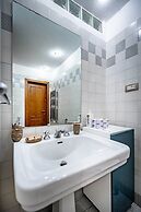 YiD elegant near tramvia