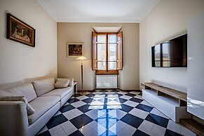 YiD elegant near tramvia