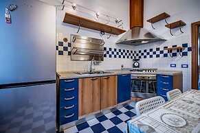 YiD elegant near tramvia