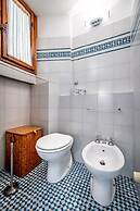 YiD elegant near tramvia