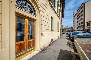 YiD elegant near tramvia