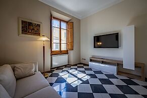 YiD elegant near tramvia