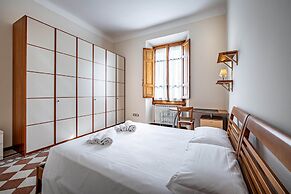 YiD elegant near tramvia