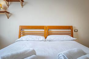 YiD elegant near tramvia