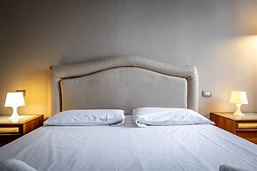 YiD elegant near tramvia