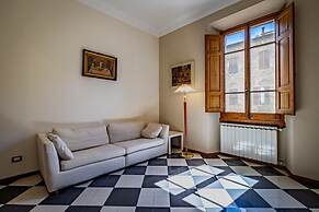 YiD elegant near tramvia