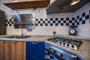 YiD elegant near tramvia