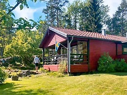Charming Island House With Guest Cabin