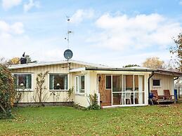 Summer Cottage Near the Beach