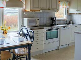 Summer Cottage Near the Beach