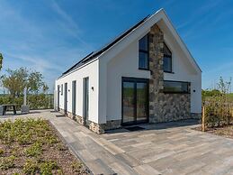 Cosy Holiday Home With Garden