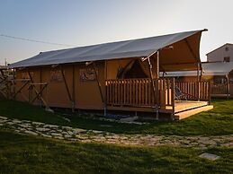 Pleasant Tent With Swimming Pool