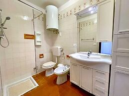 Spacious Apartment Near the Beach