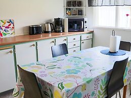 Welcoming Cottage Near the Sea-by Traum