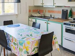 Welcoming Cottage Near the Sea-by Traum